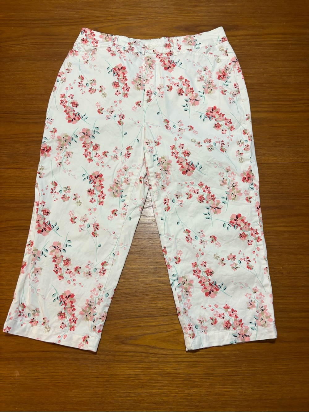Women’s Croft & Barrow Floral Print capris - size 10
